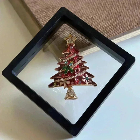 Red Christmas Tree Brooch - Picture 8 of 9